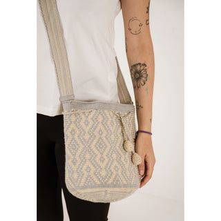 MAKU MOCHILA MEDIANA HILOS DE SEDA